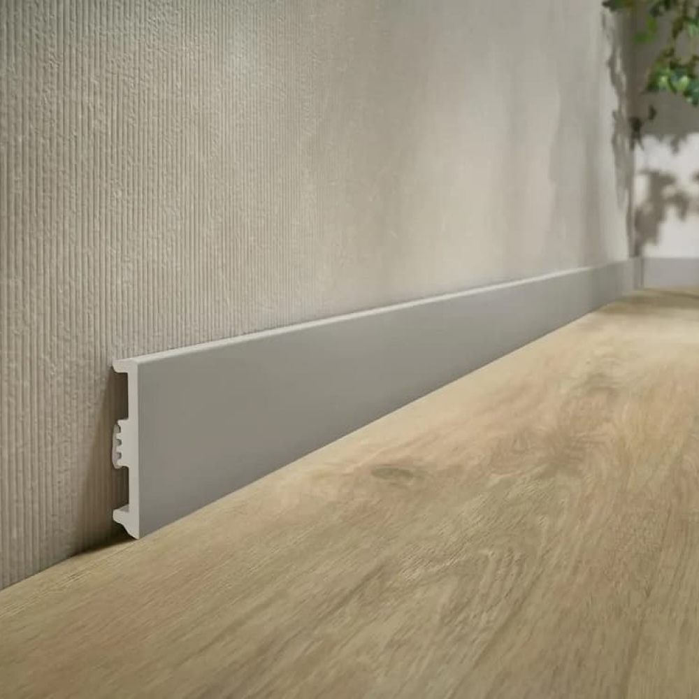 Фото плінтуса арбітон стік 80хл білий 80 темний кашемір 