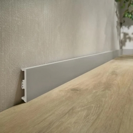Фото плінтуса арбітон стік 80хл білий 80 темний кашемір 